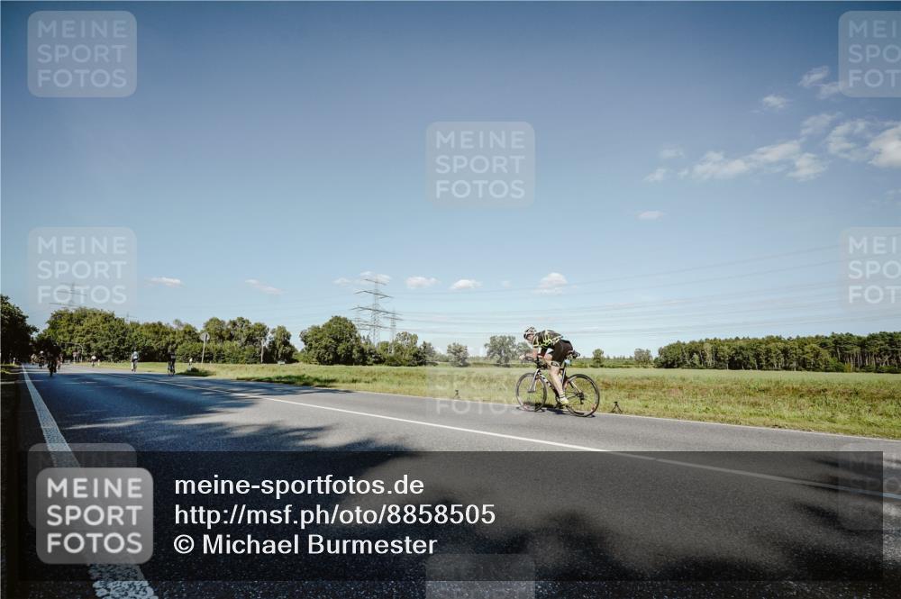 07.09.2025 - 19. Norderstedt Triathlon Michael Burmester http://msf.ph/oto/8858505 07.09.2025 15:40:25 Radfahren 886, 890, 1430 meine-sportfotos.de