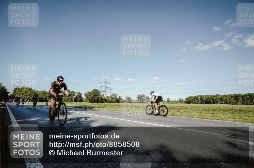 07.09.2025 - 19. Norderstedt Triathlon Michael Burmester http://msf.ph/oto/8858508 07.09.2025 15:40:28 Radfahren 498, 510, 537, 1430, 1522 meine-sportfotos.de