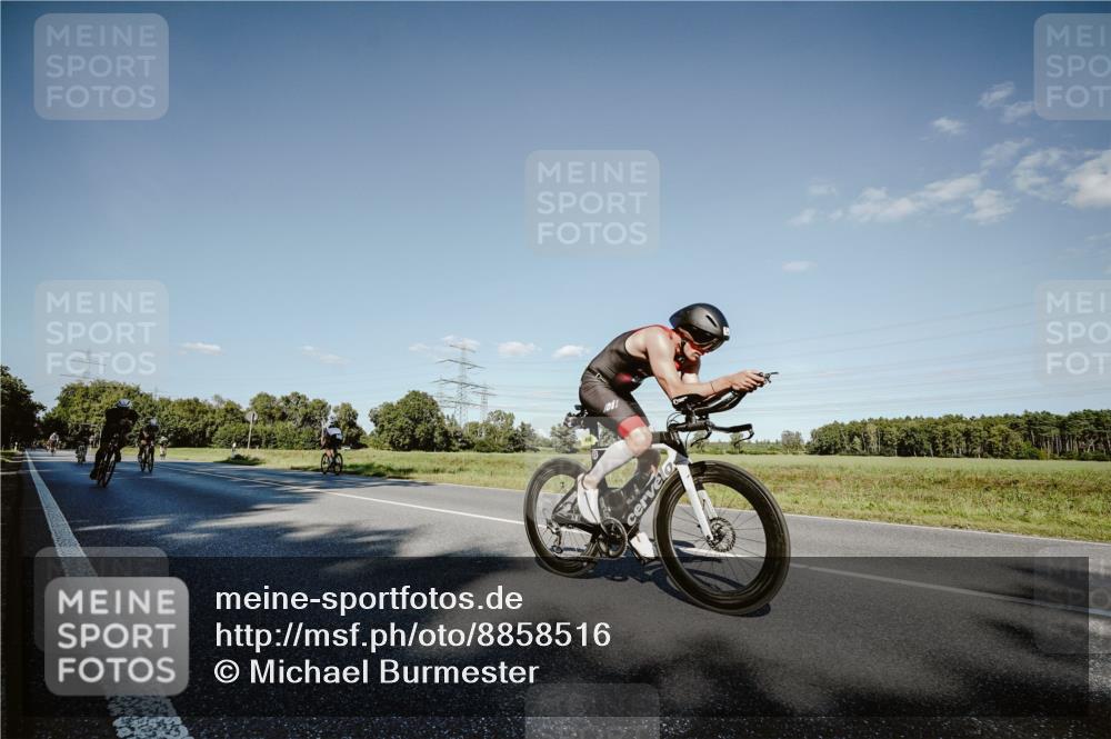 07.09.2025 - 19. Norderstedt Triathlon Michael Burmester http://msf.ph/oto/8858516 07.09.2025 15:40:29 Radfahren 498, 510, 537, 1430, 1522 meine-sportfotos.de