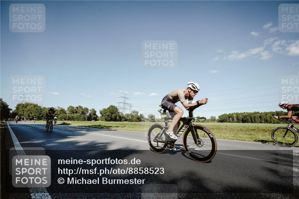 07.09.2025 - 19. Norderstedt Triathlon Michael Burmester http://msf.ph/oto/8858523 07.09.2025 15:40:31 Radfahren 498, 510, 537, 1430, 1522 meine-sportfotos.de