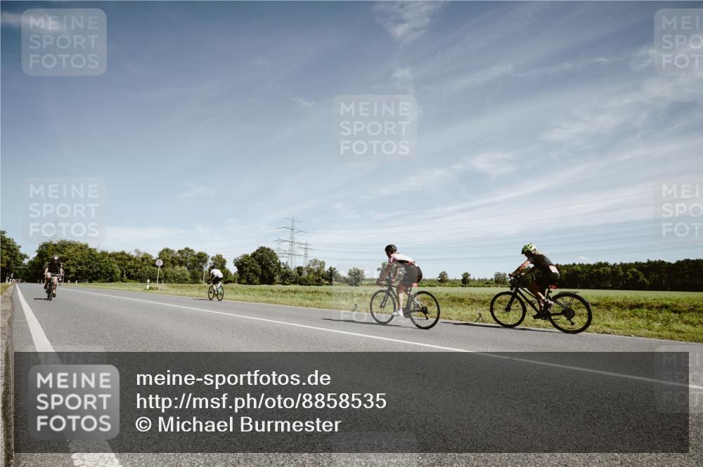 07.09.2025 - 19. Norderstedt Triathlon Michael Burmester http://msf.ph/oto/8858535 07.09.2025 12:33:28 Radfahren 1392 meine-sportfotos.de