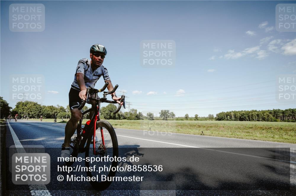 07.09.2025 - 19. Norderstedt Triathlon Michael Burmester http://msf.ph/oto/8858536 07.09.2025 15:40:36 Radfahren 376, 418 meine-sportfotos.de
