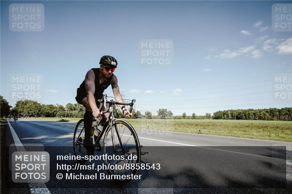 07.09.2025 - 19. Norderstedt Triathlon Michael Burmester http://msf.ph/oto/8858543 07.09.2025 15:40:41 Radfahren 418, 446, 929 meine-sportfotos.de