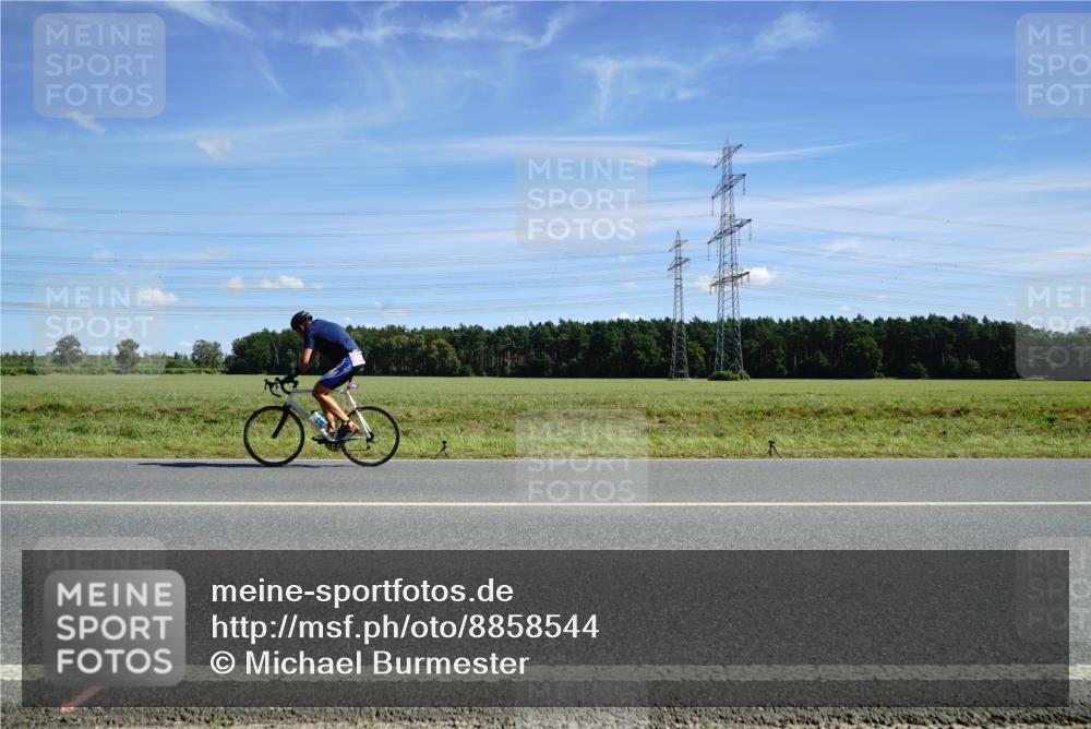 07.09.2025 - 19. Norderstedt Triathlon Michael Burmester http://msf.ph/oto/8858544 07.09.2025 13:12:59 Radfahren 322, 790 meine-sportfotos.de