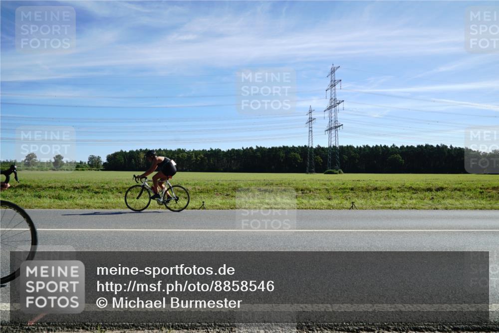 07.09.2025 - 19. Norderstedt Triathlon Michael Burmester http://msf.ph/oto/8858546 07.09.2025 11:30:48 Radfahren 152, 1172 meine-sportfotos.de