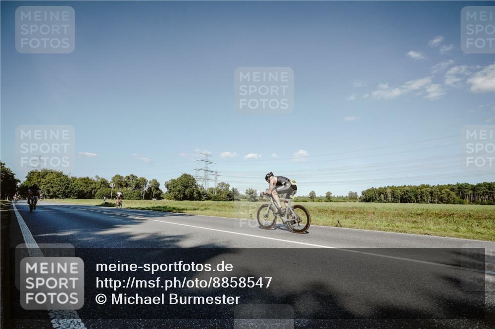 07.09.2025 - 19. Norderstedt Triathlon Michael Burmester http://msf.ph/oto/8858547 07.09.2025 15:40:42 Radfahren 418, 446, 929 meine-sportfotos.de