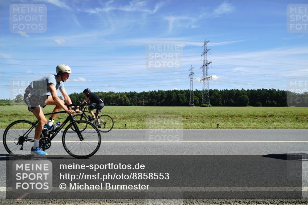 07.09.2025 - 19. Norderstedt Triathlon Michael Burmester http://msf.ph/oto/8858553 07.09.2025 13:13:01 Radfahren 322, 790 meine-sportfotos.de