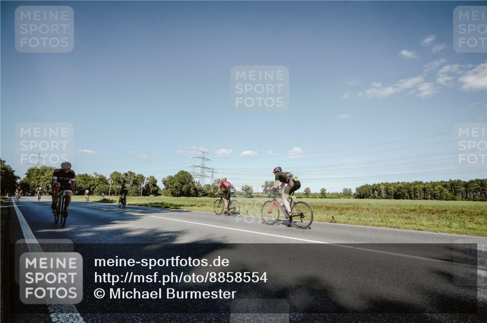 07.09.2025 - 19. Norderstedt Triathlon Michael Burmester http://msf.ph/oto/8858554 07.09.2025 15:40:43 Radfahren 403, 446, 929 meine-sportfotos.de