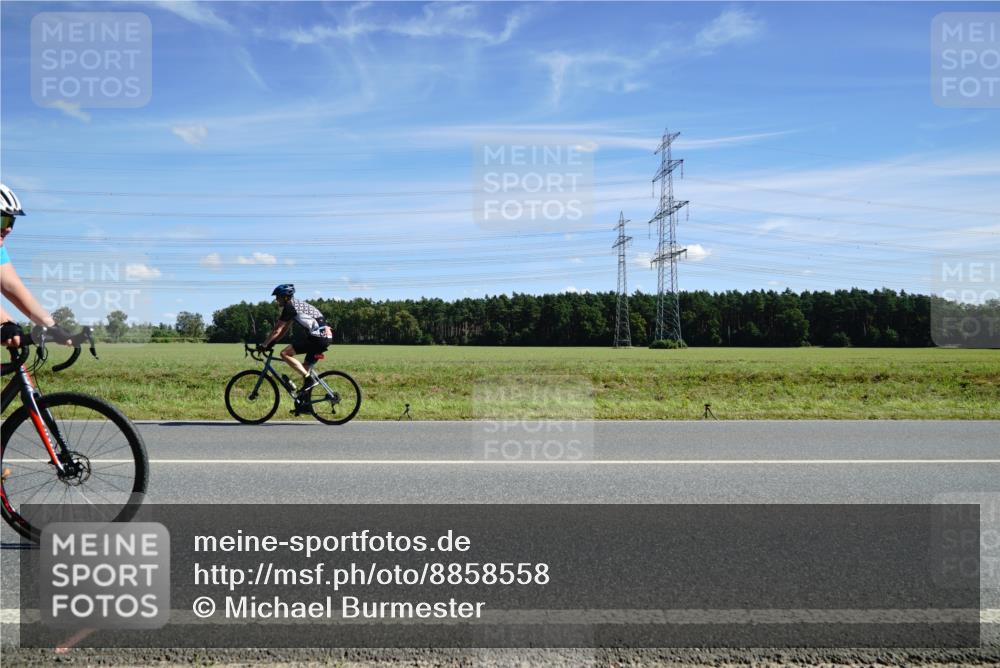 07.09.2025 - 19. Norderstedt Triathlon Michael Burmester http://msf.ph/oto/8858558 07.09.2025 13:13:04 Radfahren 322, 328, 790 meine-sportfotos.de