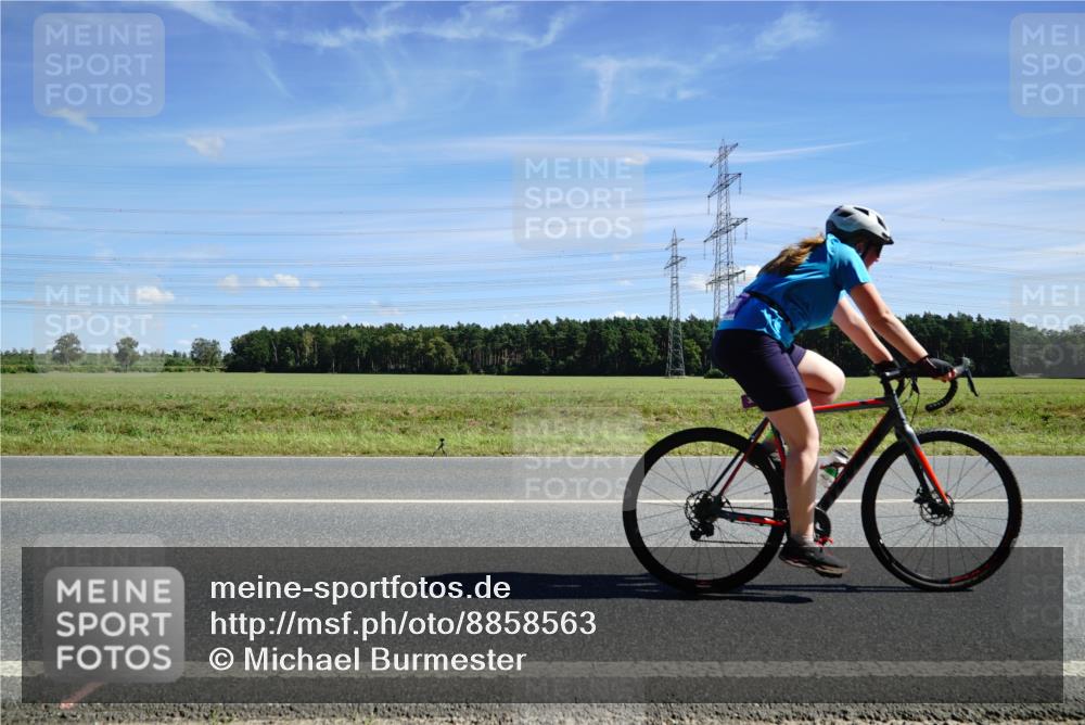 07.09.2025 - 19. Norderstedt Triathlon Michael Burmester http://msf.ph/oto/8858563 07.09.2025 13:13:05 Radfahren 241, 328 meine-sportfotos.de