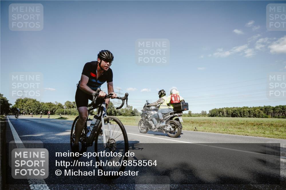07.09.2025 - 19. Norderstedt Triathlon Michael Burmester http://msf.ph/oto/8858564 07.09.2025 15:40:47 Radfahren 403, 416, 446, 1444 meine-sportfotos.de