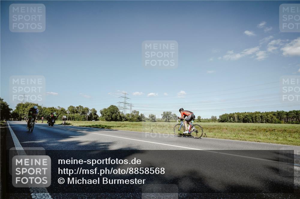 07.09.2025 - 19. Norderstedt Triathlon Michael Burmester http://msf.ph/oto/8858568 07.09.2025 15:40:48 Radfahren 403, 416, 1444 meine-sportfotos.de