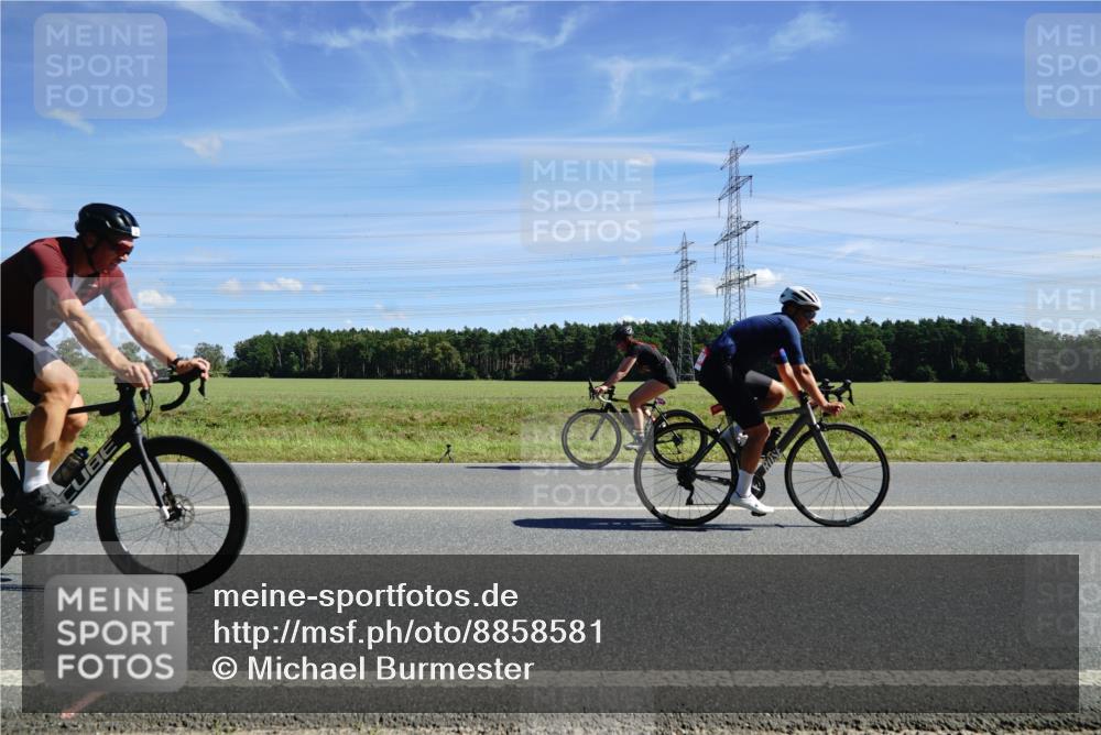 07.09.2025 - 19. Norderstedt Triathlon Michael Burmester http://msf.ph/oto/8858581 07.09.2025 13:13:09 Radfahren 241, 323, 330, 347, 1354 meine-sportfotos.de