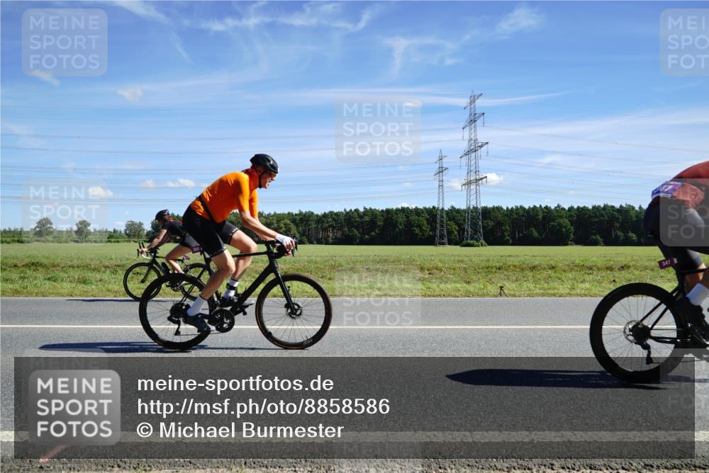 07.09.2025 - 19. Norderstedt Triathlon Michael Burmester http://msf.ph/oto/8858586 07.09.2025 13:13:09 Radfahren 241, 323, 330, 347, 1354 meine-sportfotos.de