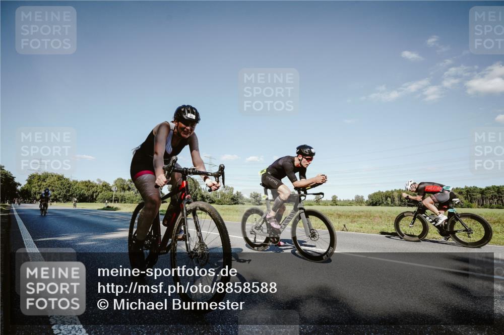 07.09.2025 - 19. Norderstedt Triathlon Michael Burmester http://msf.ph/oto/8858588 07.09.2025 15:40:59 Radfahren 448, 506, 513, 541, 952 meine-sportfotos.de