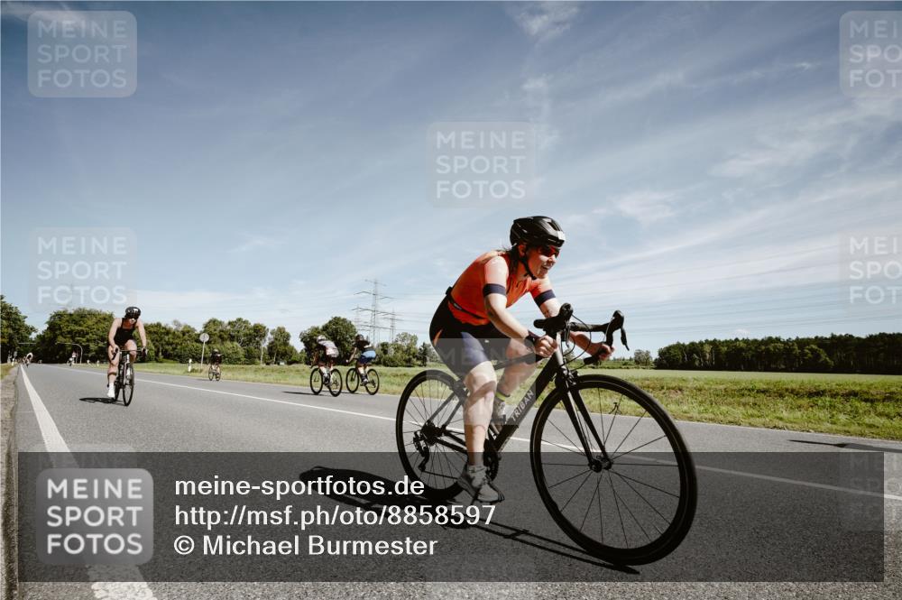 07.09.2025 - 19. Norderstedt Triathlon Michael Burmester http://msf.ph/oto/8858597 07.09.2025 12:34:02 Radfahren 272, 273, 852 meine-sportfotos.de