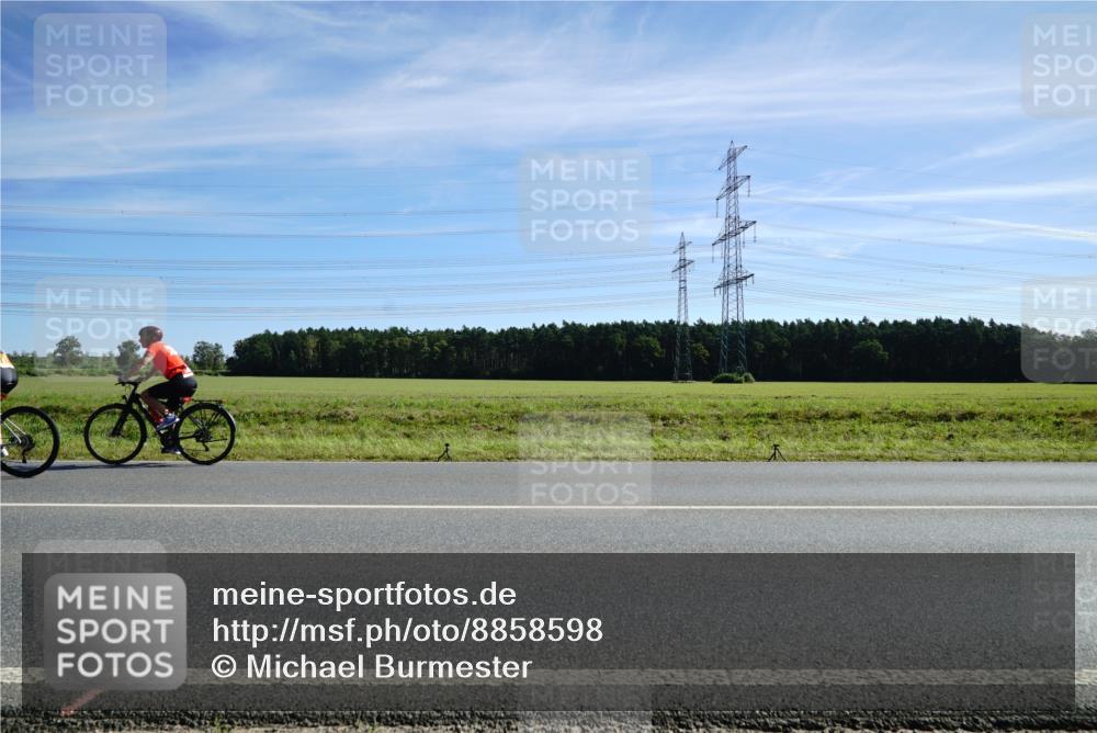 07.09.2025 - 19. Norderstedt Triathlon Michael Burmester http://msf.ph/oto/8858598 07.09.2025 11:31:05 Radfahren 284, 862, 1190, 1208, 1363 meine-sportfotos.de