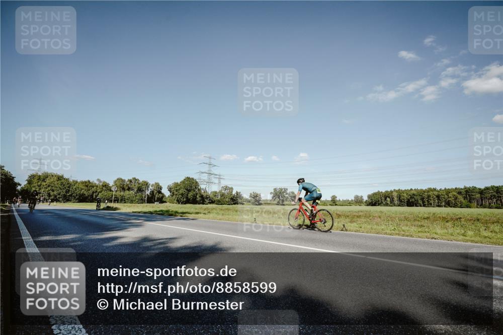 07.09.2025 - 19. Norderstedt Triathlon Michael Burmester http://msf.ph/oto/8858599 07.09.2025 15:41:02 Radfahren 448, 506, 539, 952 meine-sportfotos.de