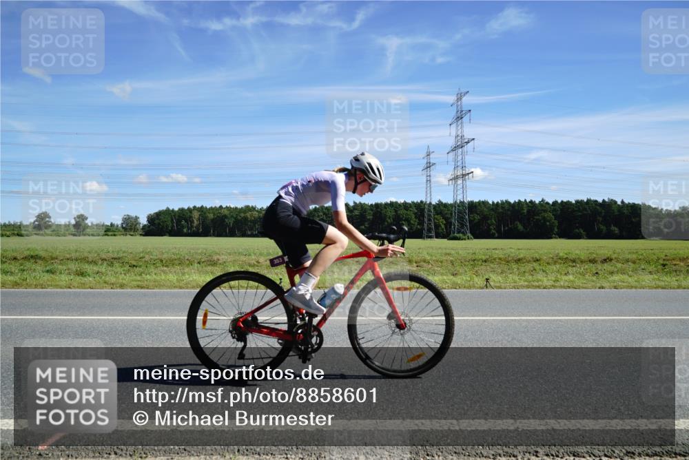 07.09.2025 - 19. Norderstedt Triathlon Michael Burmester http://msf.ph/oto/8858601 07.09.2025 13:13:18 Radfahren 353, 1344 meine-sportfotos.de
