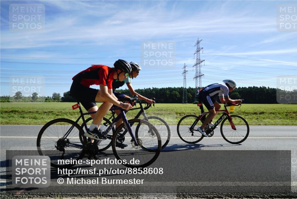 07.09.2025 - 19. Norderstedt Triathlon Michael Burmester http://msf.ph/oto/8858608 07.09.2025 11:31:06 Radfahren 284, 862, 1190, 1208, 1363 meine-sportfotos.de