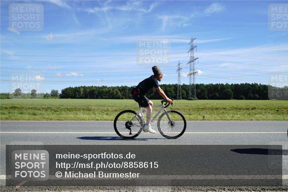 07.09.2025 - 19. Norderstedt Triathlon Michael Burmester http://msf.ph/oto/8858615 07.09.2025 13:13:23 Radfahren 197, 1344 meine-sportfotos.de