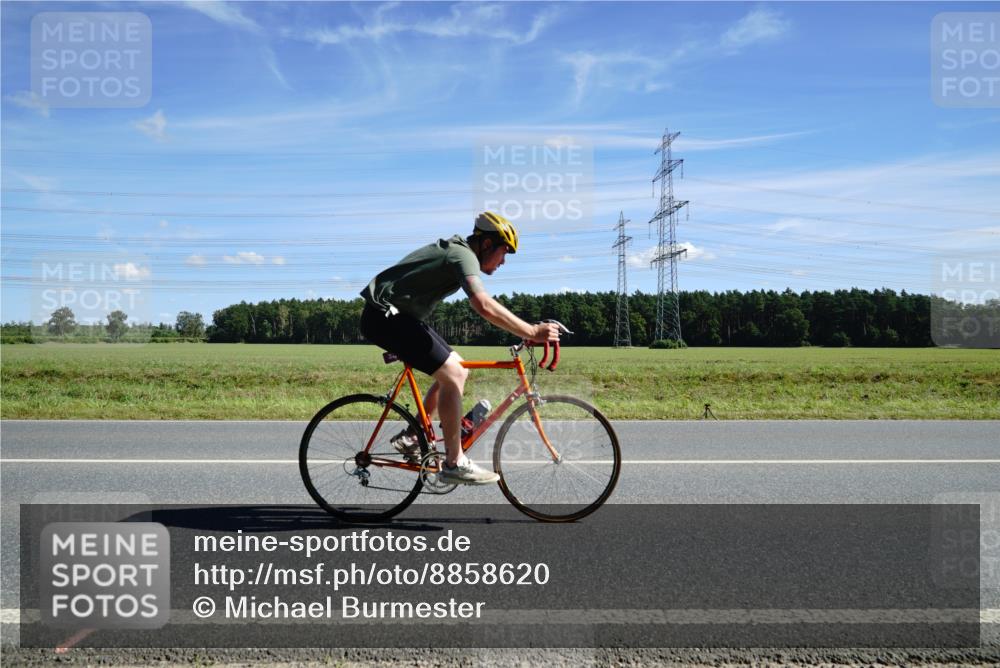 07.09.2025 - 19. Norderstedt Triathlon Michael Burmester http://msf.ph/oto/8858620 07.09.2025 13:13:38 Radfahren 325 meine-sportfotos.de