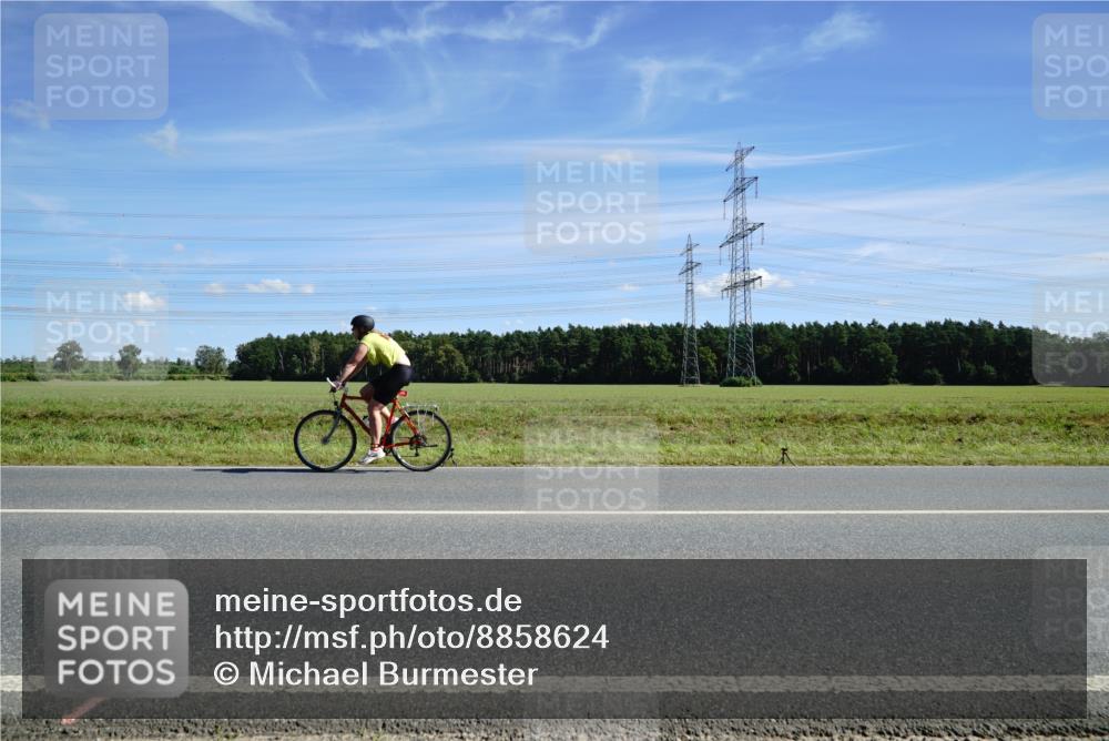 07.09.2025 - 19. Norderstedt Triathlon Michael Burmester http://msf.ph/oto/8858624 07.09.2025 13:13:42 Radfahren 325, 355 meine-sportfotos.de