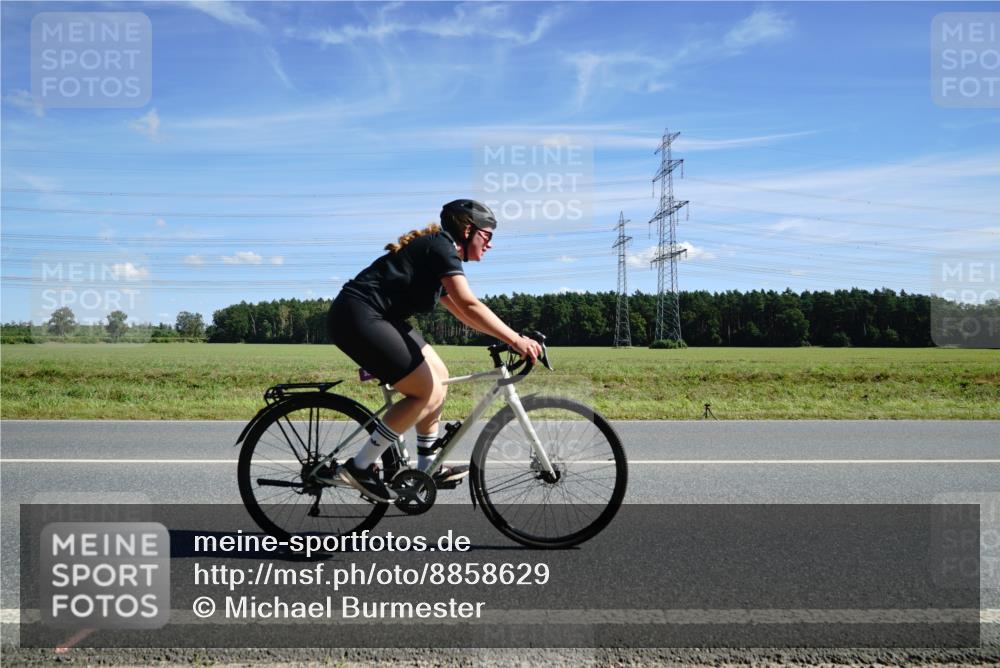 07.09.2025 - 19. Norderstedt Triathlon Michael Burmester http://msf.ph/oto/8858629 07.09.2025 13:13:43 Radfahren 355 meine-sportfotos.de