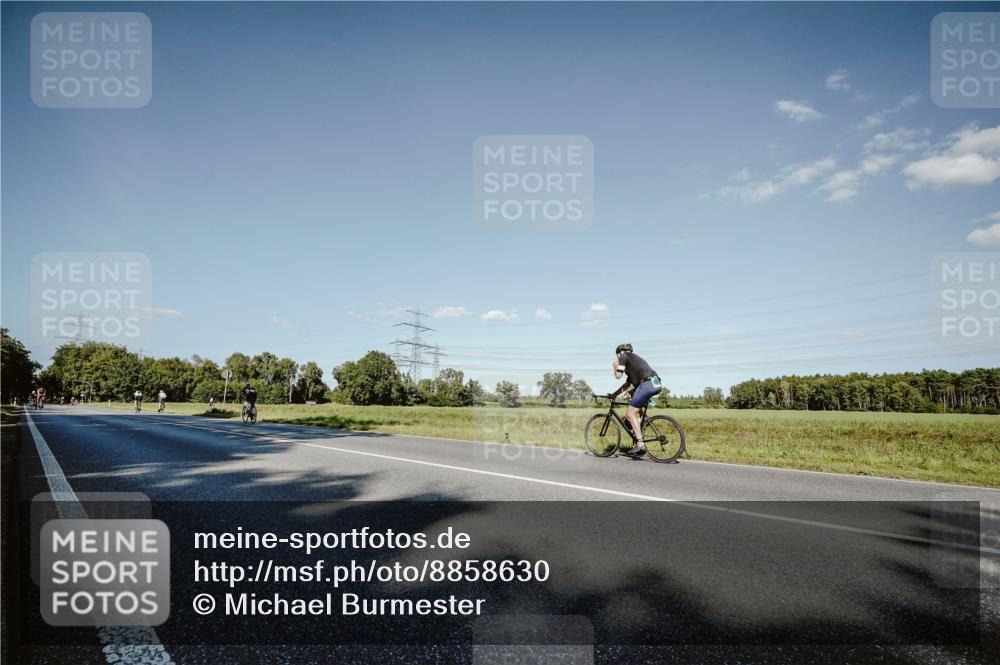 07.09.2025 - 19. Norderstedt Triathlon Michael Burmester http://msf.ph/oto/8858630 07.09.2025 15:41:14 Radfahren 527, 1443 meine-sportfotos.de