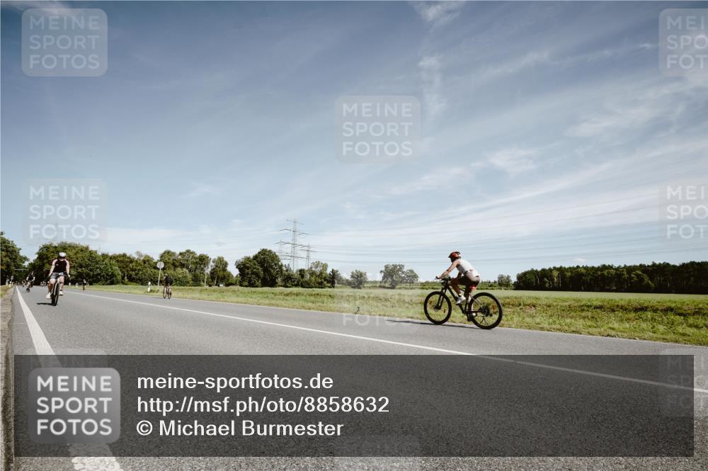 07.09.2025 - 19. Norderstedt Triathlon Michael Burmester http://msf.ph/oto/8858632 07.09.2025 12:34:21 Radfahren 809 meine-sportfotos.de