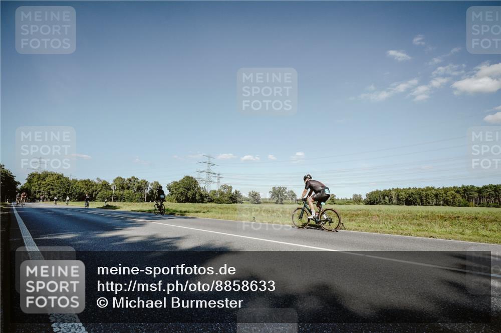 07.09.2025 - 19. Norderstedt Triathlon Michael Burmester http://msf.ph/oto/8858633 07.09.2025 15:41:15 Radfahren 527 meine-sportfotos.de