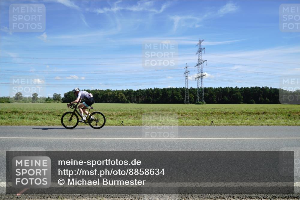 07.09.2025 - 19. Norderstedt Triathlon Michael Burmester http://msf.ph/oto/8858634 07.09.2025 13:13:46 Radfahren 355 meine-sportfotos.de