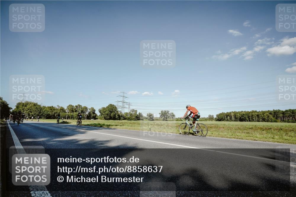 07.09.2025 - 19. Norderstedt Triathlon Michael Burmester http://msf.ph/oto/8858637 07.09.2025 15:41:17 Radfahren 362, 396, 550, 864 meine-sportfotos.de