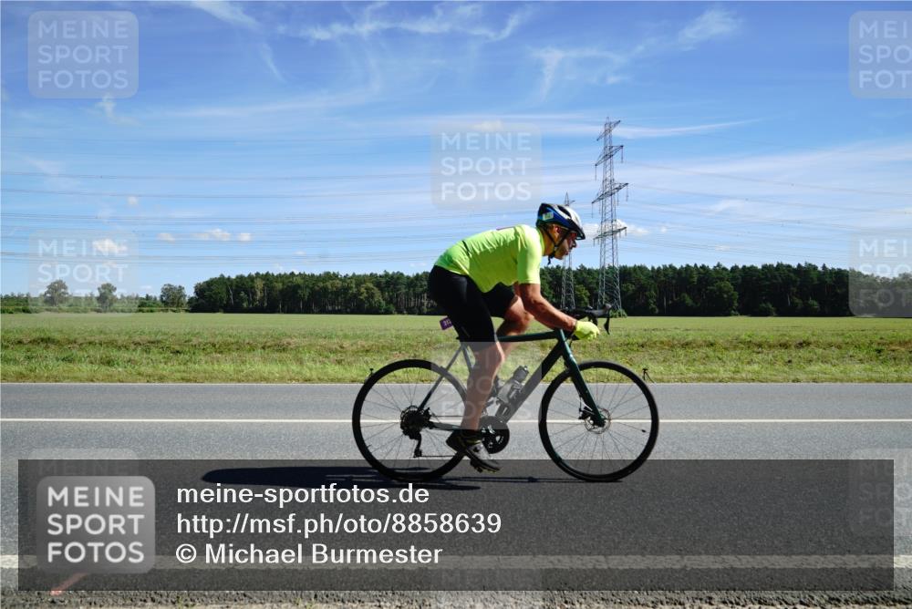 07.09.2025 - 19. Norderstedt Triathlon Michael Burmester http://msf.ph/oto/8858639 07.09.2025 13:14:08 Radfahren 313 meine-sportfotos.de
