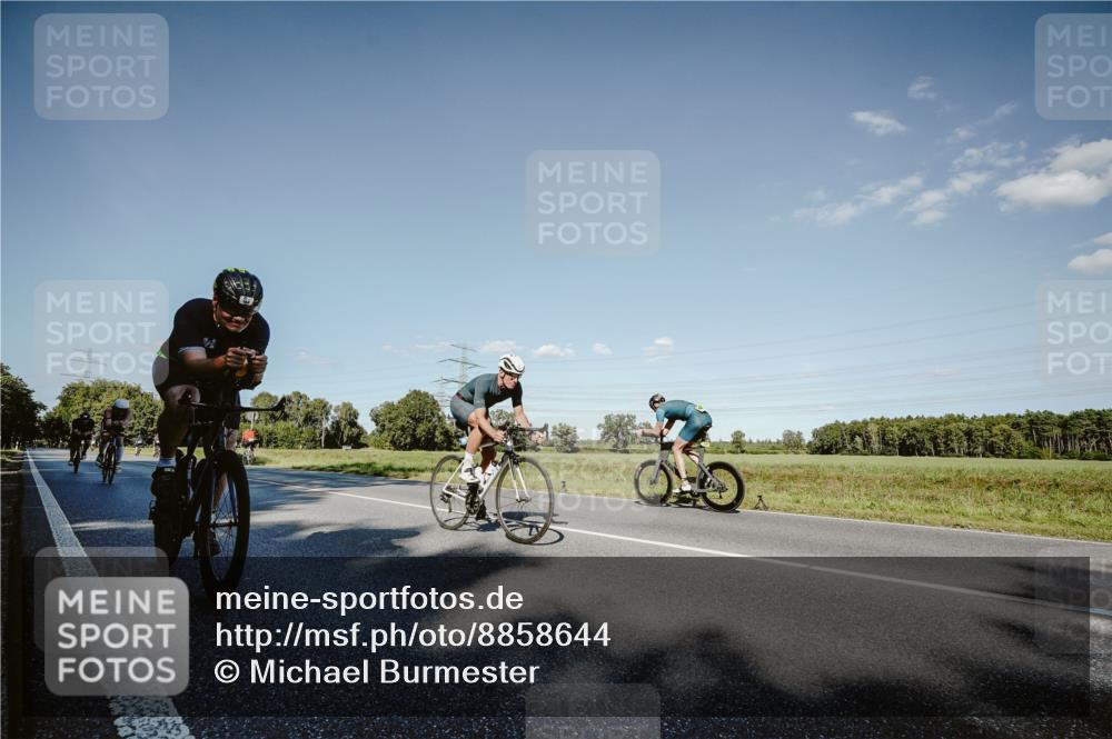 07.09.2025 - 19. Norderstedt Triathlon Michael Burmester http://msf.ph/oto/8858644 07.09.2025 15:41:20 Radfahren 362, 396, 550, 864, 1413 meine-sportfotos.de