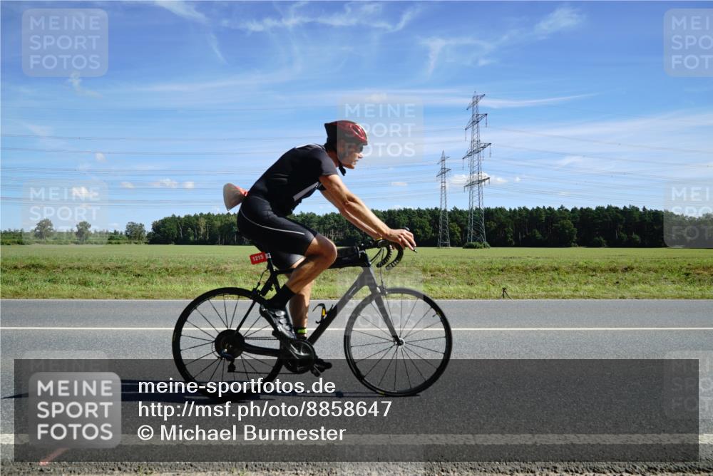07.09.2025 - 19. Norderstedt Triathlon Michael Burmester http://msf.ph/oto/8858647 07.09.2025 13:14:17 Radfahren 1215 meine-sportfotos.de