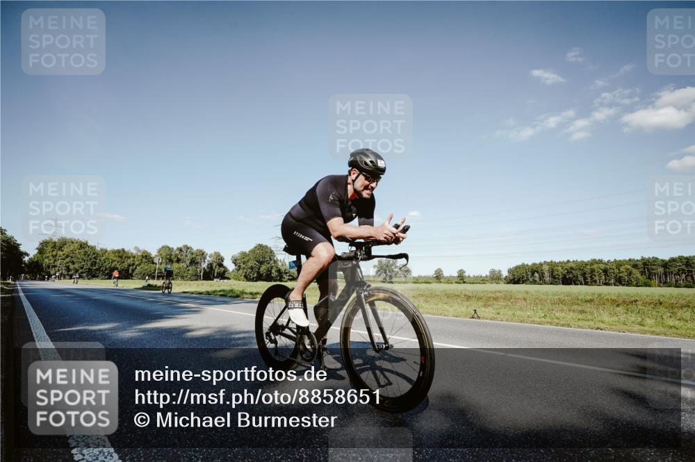 07.09.2025 - 19. Norderstedt Triathlon Michael Burmester http://msf.ph/oto/8858651 07.09.2025 15:41:21 Radfahren 362, 396, 550, 864, 1413 meine-sportfotos.de