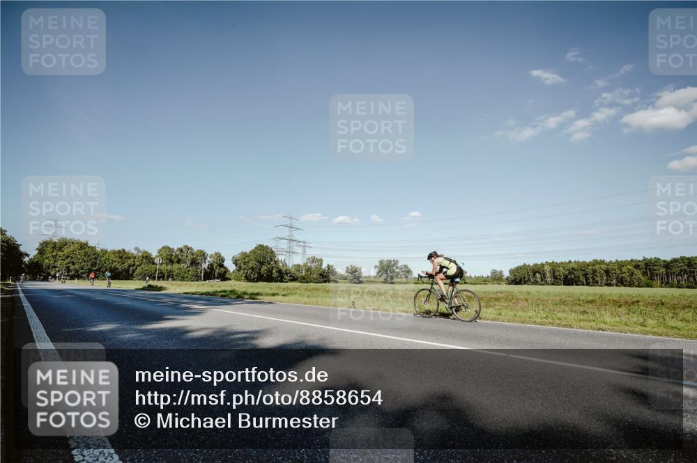 07.09.2025 - 19. Norderstedt Triathlon Michael Burmester http://msf.ph/oto/8858654 07.09.2025 15:41:23 Radfahren 396, 550, 864, 1413 meine-sportfotos.de