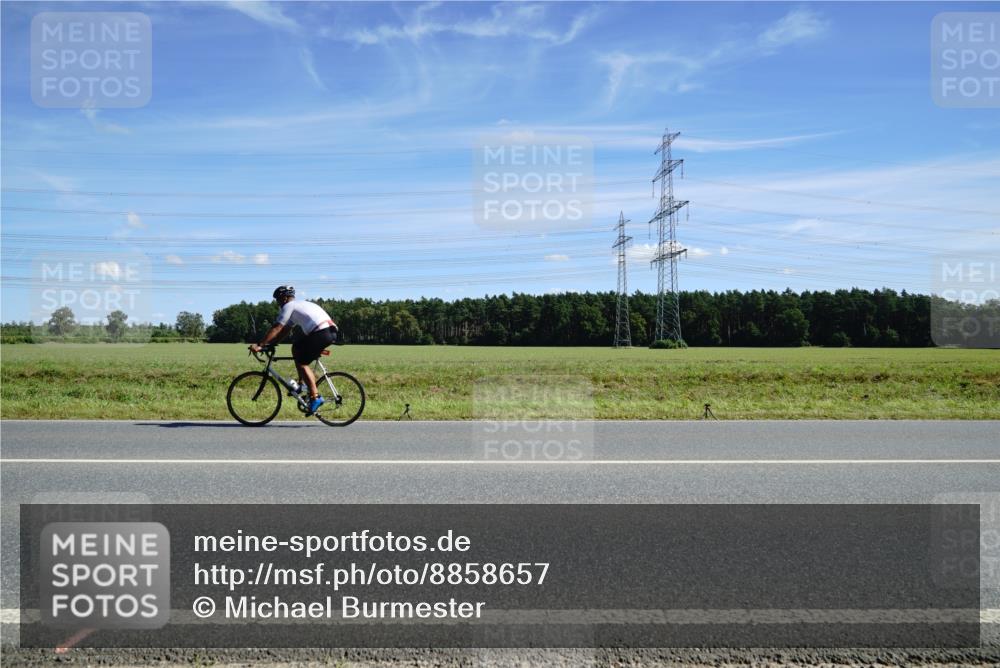 07.09.2025 - 19. Norderstedt Triathlon Michael Burmester http://msf.ph/oto/8858657 07.09.2025 13:14:28 Radfahren  meine-sportfotos.de