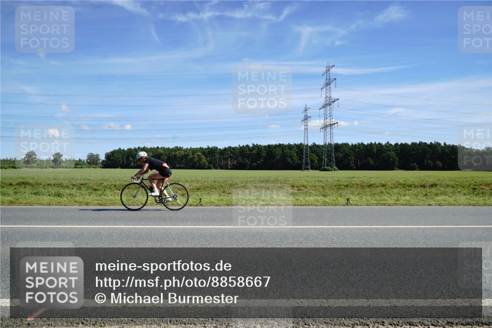 07.09.2025 - 19. Norderstedt Triathlon Michael Burmester http://msf.ph/oto/8858667 07.09.2025 13:14:32 Radfahren 142 meine-sportfotos.de