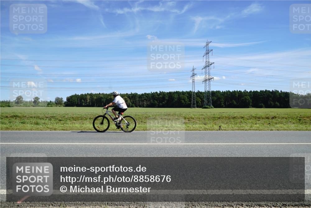 07.09.2025 - 19. Norderstedt Triathlon Michael Burmester http://msf.ph/oto/8858676 07.09.2025 13:14:53 Radfahren  meine-sportfotos.de