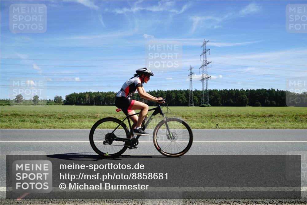 07.09.2025 - 19. Norderstedt Triathlon Michael Burmester http://msf.ph/oto/8858681 07.09.2025 13:14:57 Radfahren 1298 meine-sportfotos.de
