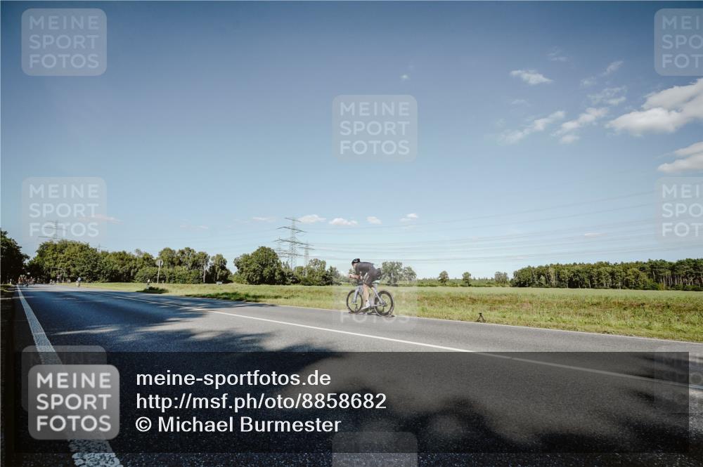 07.09.2025 - 19. Norderstedt Triathlon Michael Burmester http://msf.ph/oto/8858682 07.09.2025 15:41:45 Radfahren 431 meine-sportfotos.de