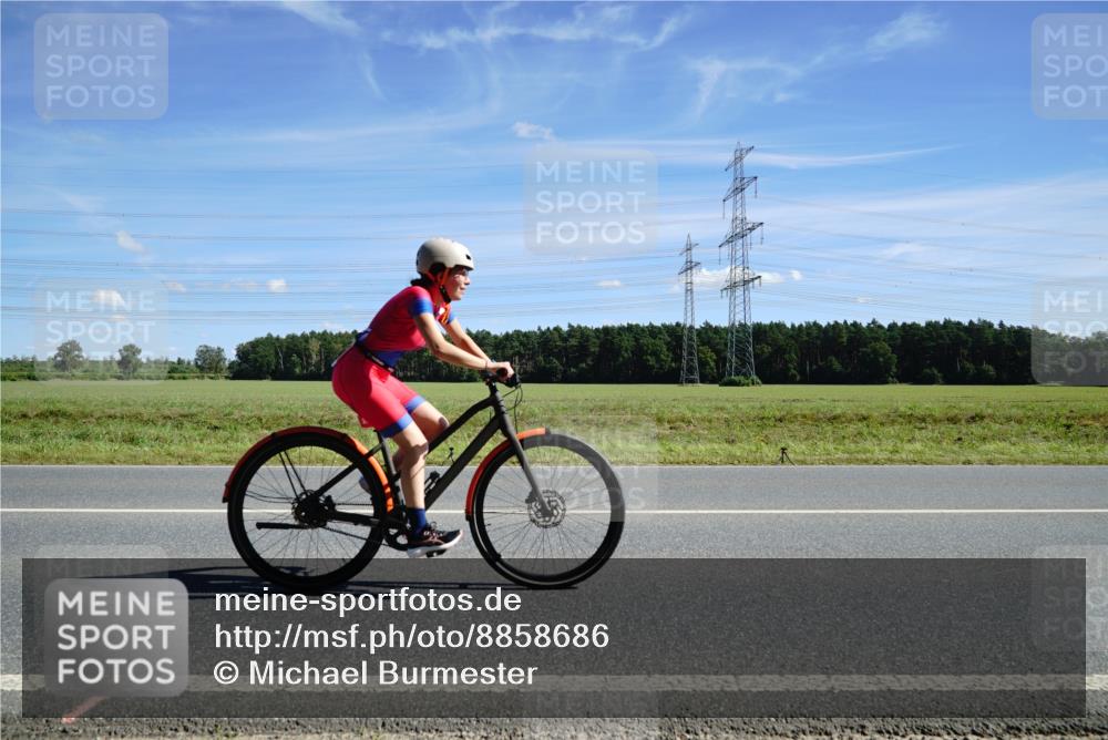 07.09.2025 - 19. Norderstedt Triathlon Michael Burmester http://msf.ph/oto/8858686 07.09.2025 13:15:00 Radfahren 242, 1298 meine-sportfotos.de