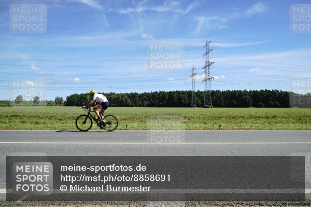 07.09.2025 - 19. Norderstedt Triathlon Michael Burmester http://msf.ph/oto/8858691 07.09.2025 13:15:09 Radfahren  meine-sportfotos.de
