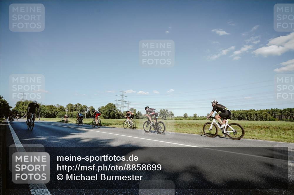 07.09.2025 - 19. Norderstedt Triathlon Michael Burmester http://msf.ph/oto/8858699 07.09.2025 15:41:49 Radfahren 870, 956, 1435 meine-sportfotos.de