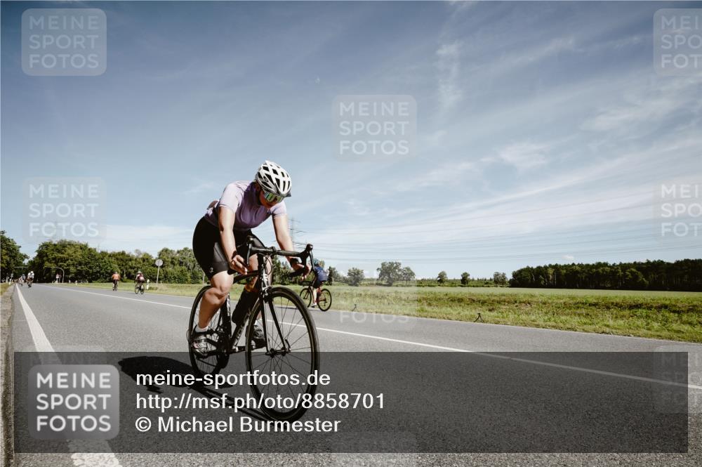 07.09.2025 - 19. Norderstedt Triathlon Michael Burmester http://msf.ph/oto/8858701 07.09.2025 12:35:06 Radfahren 176 meine-sportfotos.de