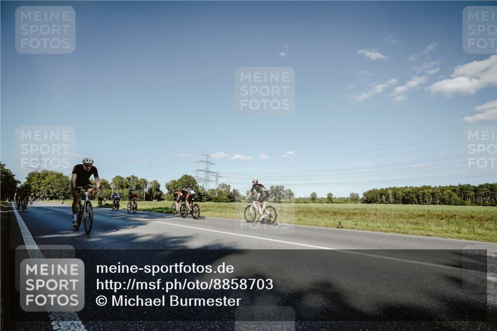 07.09.2025 - 19. Norderstedt Triathlon Michael Burmester http://msf.ph/oto/8858703 07.09.2025 15:41:49 Radfahren 870, 956, 1435 meine-sportfotos.de