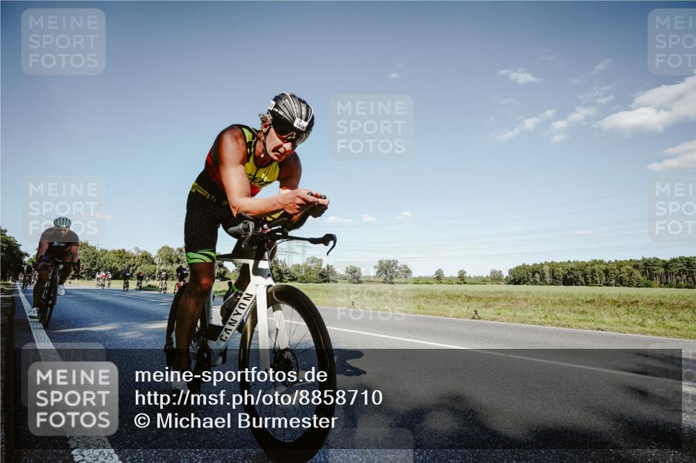 07.09.2025 - 19. Norderstedt Triathlon Michael Burmester http://msf.ph/oto/8858710 07.09.2025 15:41:51 Radfahren 432, 487, 870, 878, 956, 1435 meine-sportfotos.de