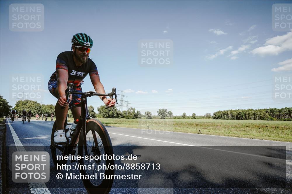 07.09.2025 - 19. Norderstedt Triathlon Michael Burmester http://msf.ph/oto/8858713 07.09.2025 15:41:51 Radfahren 432, 487, 870, 878, 956, 1435 meine-sportfotos.de